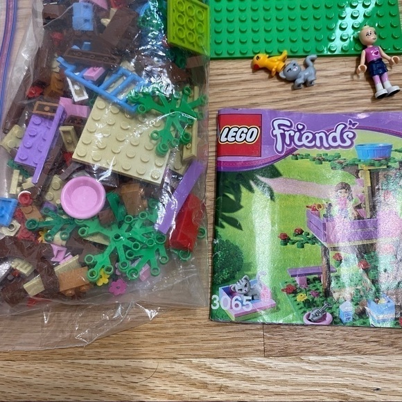 LEGO Friends #3065   Friends 3065 Olivia’s Tree House Set W/ Manual Building Blocks Mini Figure